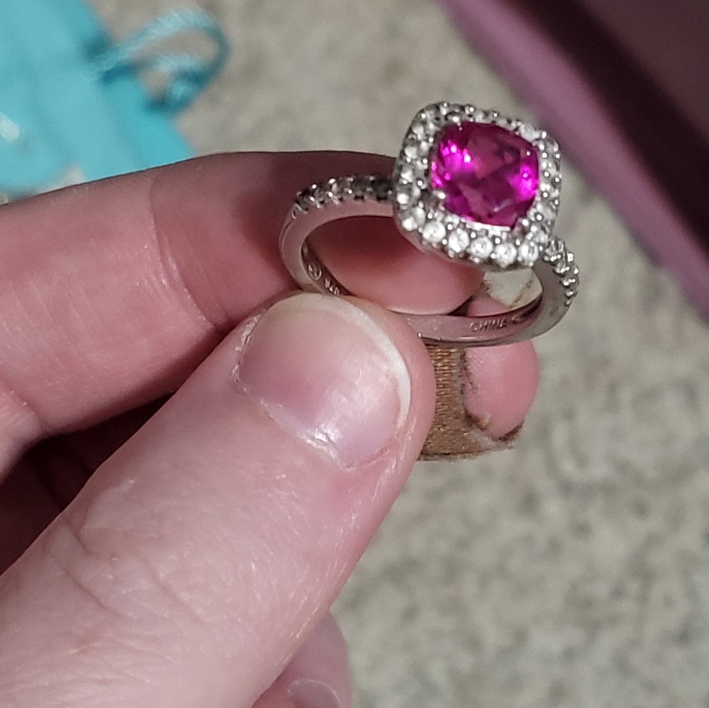 Ruby ring with diamond chips - Picture 4 of 9